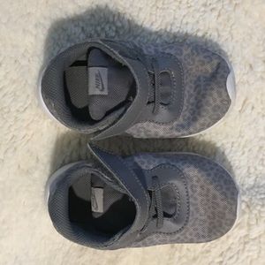 Nike toddler shoes size 7